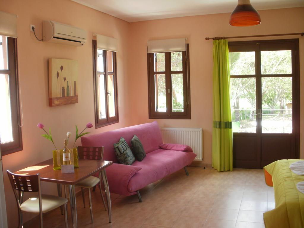 Gaea Gardens Studios & Villas Петра Екстериор снимка